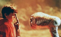 E.T. the Extra-Terrestial et ouch