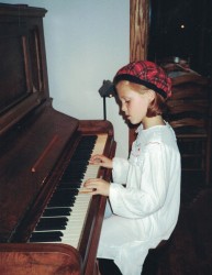 1993 Wallis plays Piano 1993