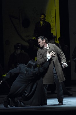 Egils Silins as Méphistophélès and Brett Polegato as Valentin in the Canadian Opera Company’s production of Faust, 2007. Photo by Michael Cooper
