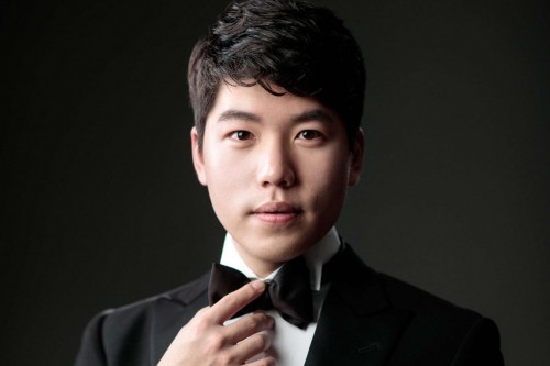 Sae Yoon Chon, a student at the RCM Glenn Gould School, is the new recipient of the Ihnatowycz Piano Prize.