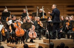 Stéphane Tétreault,  Yannick Nézet-Séguin and the  Orchestre Métropolitain at Koerner Hall. Photo by Lisa Sakulensky