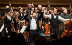 Yannick Nézet-Séguin, Stéphane Tétreault and the  Orchestre Métropolitain at Koerner Hall. Photo by Lisa Sakulensky