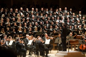 Matthew Halls, conducting the Toronto Mendelssohn Choir and TSO on December 18. Photo credit: Jag Gundu/TSO.