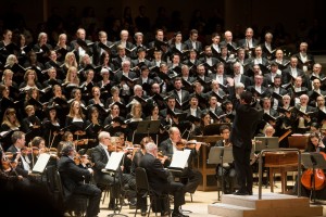 Matthew Halls, conducting the Toronto Mendelssohn Choir and TSO on December 18. Photo credit: Jag Gundu/TSO.