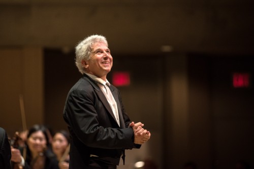 Peter Oundjian receives applause. Photo credit: Nick Wons.