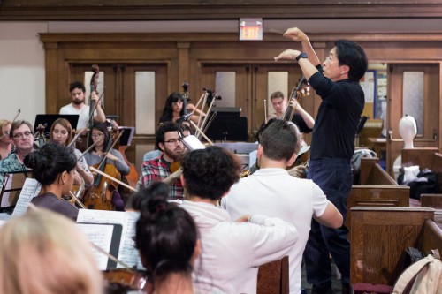 Mandle Cheung conducts his orchestra.