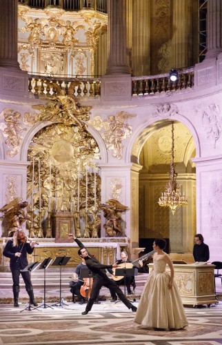 Mireille Asselin as the Virgin Mary with Tyler Gledhill as the Angel Gabriel in the Royal Chapel at Versailles (December 2018) with Edwin Huizinga (left) leading the music. Photo by Bruce Zinger