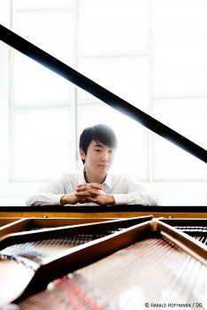 Seong-Jin Cho. Photo © Harald Hoffmann