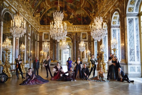 Opera Atelier’s cast of Lully’s Persee in the Hall of Mirrors, Versailles. Photo by Bruce Zinger.