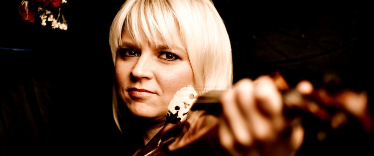 Violinist Julia Wedman. Photo by M. Marigold