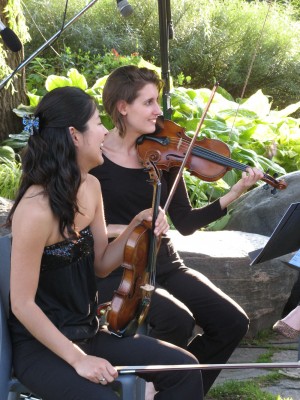 Min Jeong Koh and Sarah Nematallah of Cecilia String Quartet in the Music Garden, August 13 2009. Photo by Tamara Bernstein